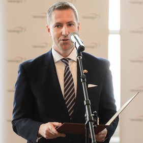 Andrew Garth, veľvyslanec Spojeného kráľovstva