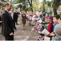 Unikátne stretnutie. Princ Edward bol na gymnáziu v Bratislave